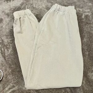 Brandy Melville Women’s sweats!